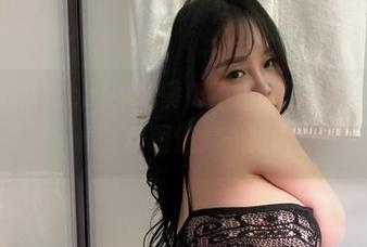 微密圈 – 张鑫baby的黄瓜不仅新鲜，还意外地好看，套图值得一览。