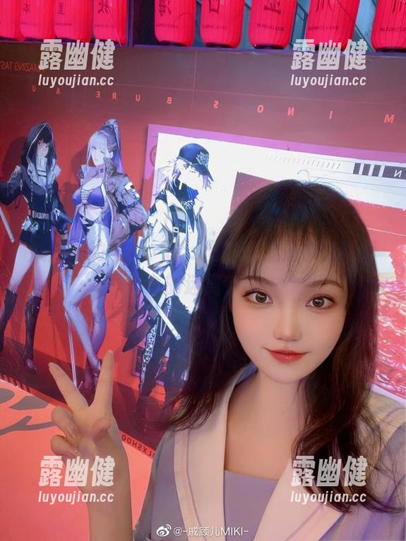 戚顾儿的黑丝，cos出的不过是那份懵懂的迷离？