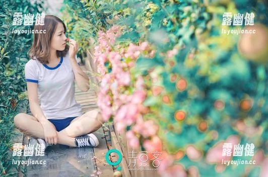 推女神-佟蔓 推女神 - 佟蔓泳池定制,真想把这画面拖回家做壁纸。