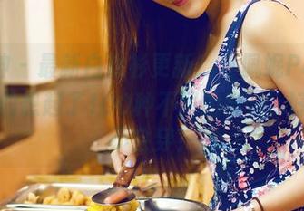 推女神 – 最新白衬衫更新！汪佩妮Penny让我们想起了100种不同的穿法…好像都不会穿？