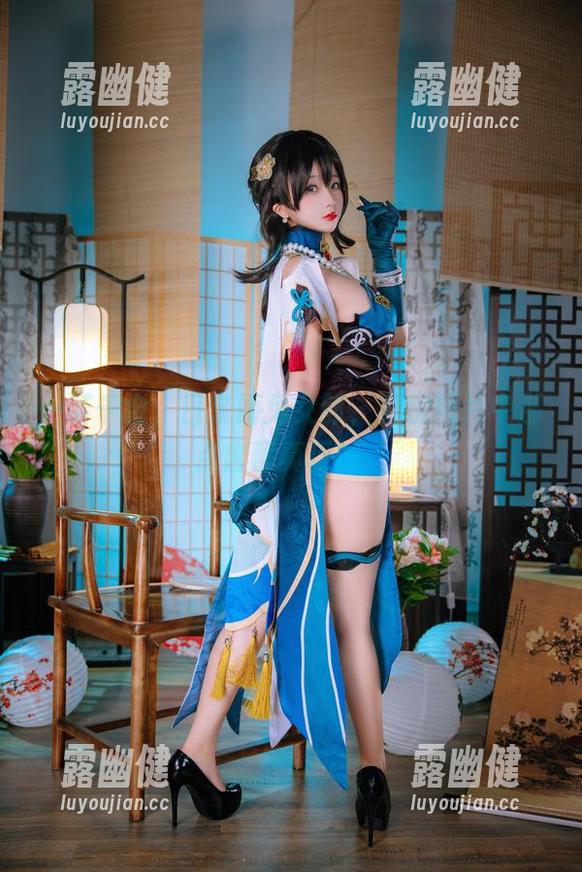 一诺千金，日奈娇兔女郎，私房照片中那点含蓄真巧妙。