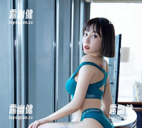 微密圈 - 在果儿Victoria的红色吊带袜里游荡——原图直奔核心