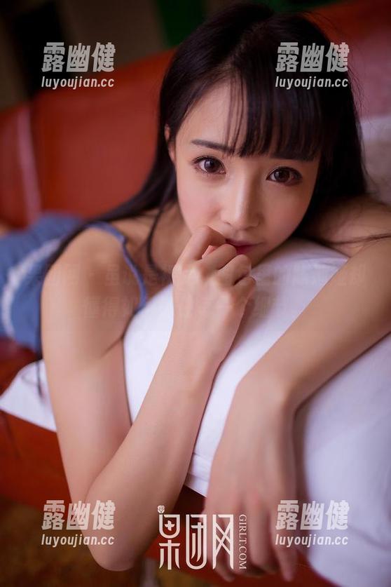 果团网 - 虽说是裸足，图包里的陈迪娅却懂得如何抓住每一个细节。