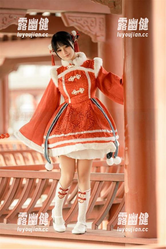 追红包追得这么开心？桜井宁宁的写真集等你来下载，乐趣多多！