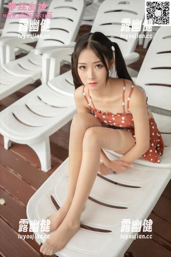 梦丝女神-苏柔 梦丝女神 - 照片更新啦,苏柔的泳装魅力四射,舒服得像是在沙滩上喝椰子水,其实……没人喝!