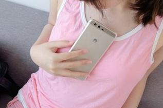 森萝财团 – 清晨的小七，睡衣纠缠在无圣光中，图包来一发！