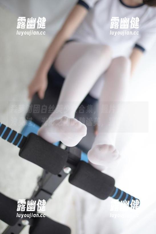 森萝财团白丝美少女合集，照片吴承恩还没见过，光影之间的静谧美，狠戳我心。