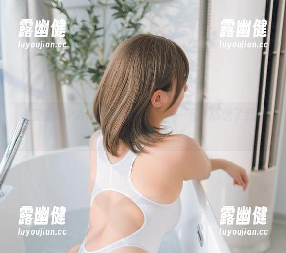 浅安安的PA15翠雀媚套图：一不小心燃了我的小心脏...