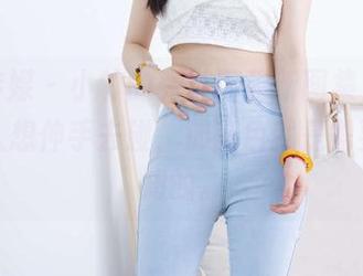 物恋传媒 – 小竹的克莱因蓝新图集，更新得让人想伸手去碰，那蓝色就是需要被感知的。