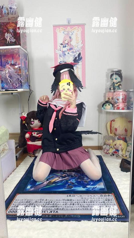不想回学校？看看白栎Shirly的校服作品，或许会改变主意