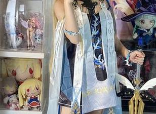 白栎Shirly发来新作，藤田琴音的打歌服居然还能这样穿？照片下载后慢慢欣赏。