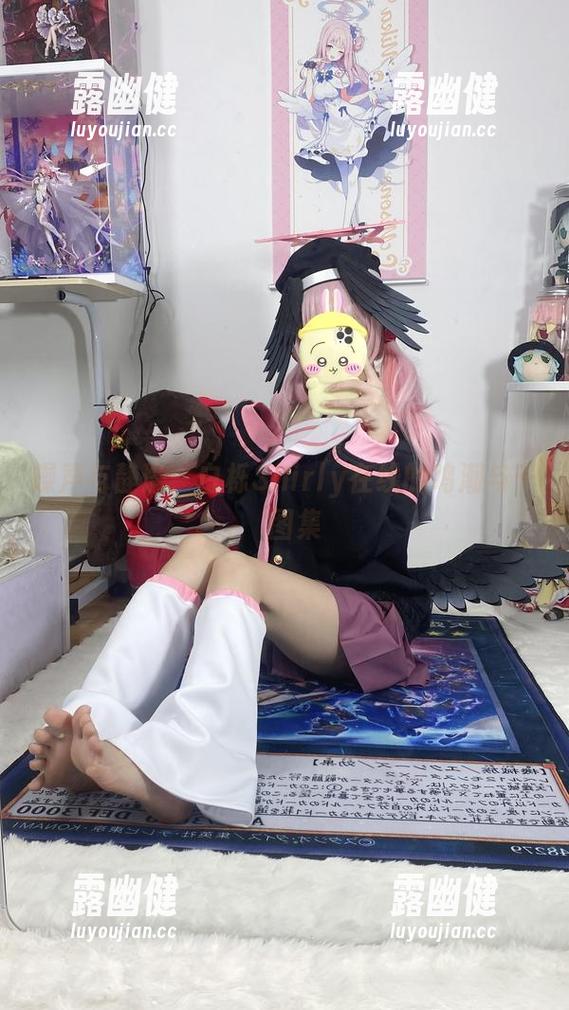 白栎Shirly 噪声与静谧:白栎Shirly在线的鸣潮与千咲图集