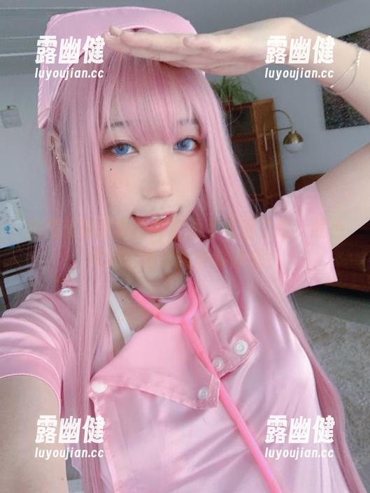 皮皮奶可可爱了啦 随意东张西望的皮皮奶可可爱了啦,红色礼物套图时刻等你来看!