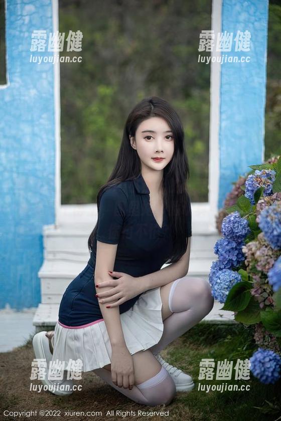 秀人网 - Angela小热巴的套装，别再想她是哪个博主，图里她一脸认真看着你，你怕不怕？