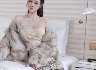 秀人网 – 更新图集—精选Arude薇薇的美腿美臀，不知何时会恍惚