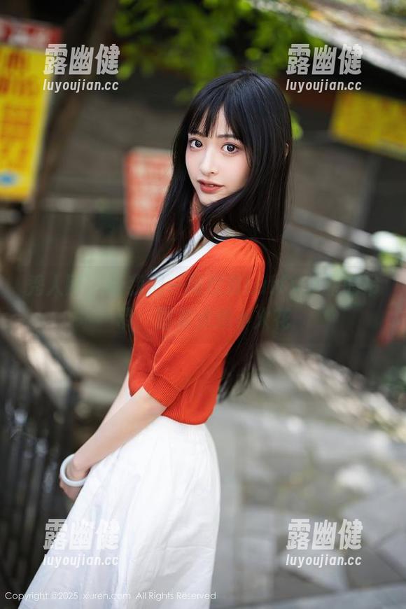 秀人网 - 让我们一同欣赏Luffy菲菲的吊带：图集点燃小火花