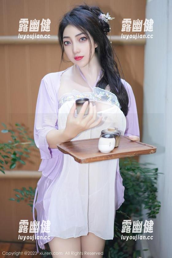 秀人网 - 私房丝袜的另一种姿态：小小白思宜带你漫游想象