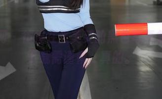 秀人网 – 彷徨在张美荧的黑色写真集里，下载需谨慎，真的。