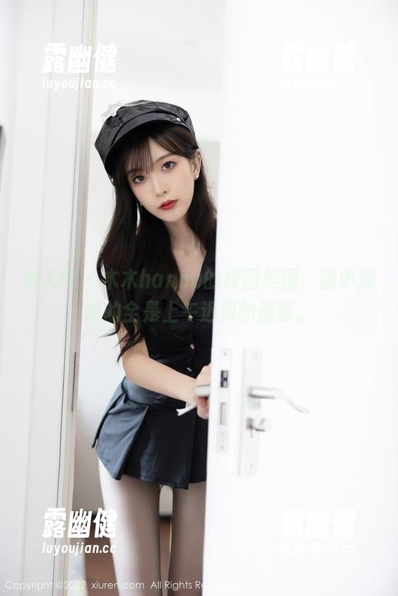 秀人网 - 木木hanna的校园美图，脑中浮现的全是上午迟到的画面。