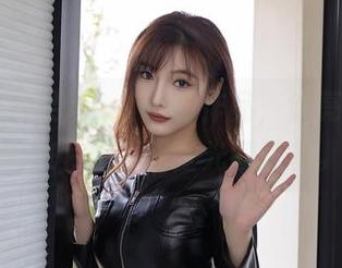 秀人网 – 果儿celia的作品，油亮得要让人放下所有无圣光的防备。