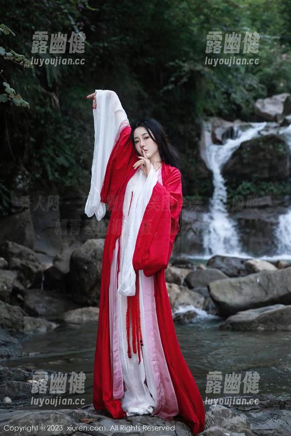 秀人网 - 王雅姗校园美图合集，活脱脱一幅青春的调色板，让人怦然！