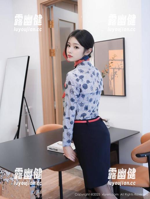 秀人网 - 新鲜出炉的白沫制服作品集，有种化身学生的错觉，下载自担风险