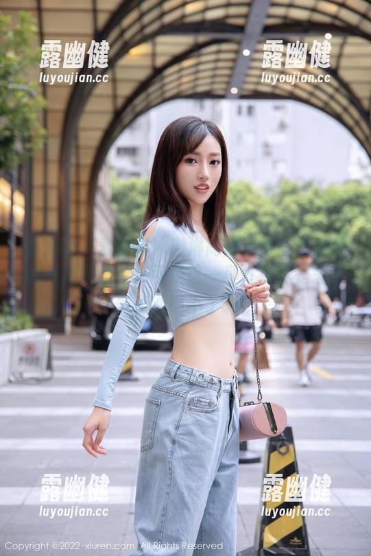 秀人网 - 麦琪绫冰激淋高清图集：不会做秘书是我的错，可是这一身打扮真是差不多真心受不了啊！