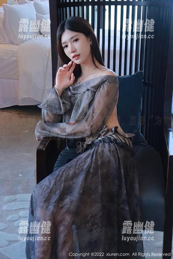 秀人网-黄歆苑 秀人网 - 黄歆苑的连体衣美图,直呼“为什么我的衣柜没有这一套!”