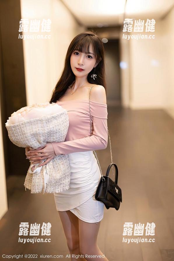 秀人网 - 哇哦，龙泽美曦新补的旗袍作品集，竟然还能再看一眼？
