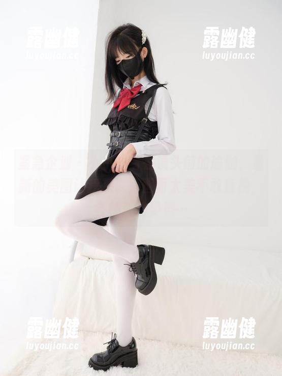 紧急企划-奶昔 紧急企划 - 小小奶昔在镜头前的瑜伽,最新的美图让我想说,画面太美不敢直视,各种奇特姿势…
