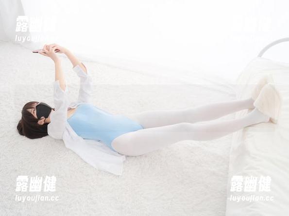 紧急企划 - 全套的小婕旅拍，图包展示了一个只属于她的旅行视角，神奇啊。