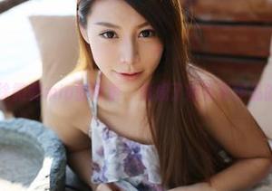 美媛馆 – 徐微微mia的眼镜，竟成了她写真作品的灵魂指挥