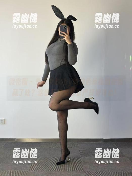 微密圈 - 美邵女Baby的棕色丝袜到底隐藏了啥？这份写真集分享严打好奇心！