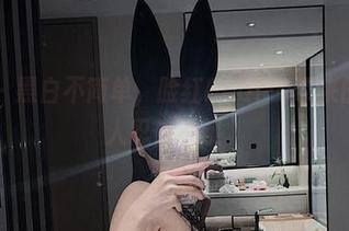 微密圈 – 黑白不简单，脸红Dearie带来的套图让人忍俊不禁。