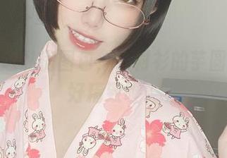 来瞧瞧这私房图包，白衬衫的芋圆侑子，好精致喔。