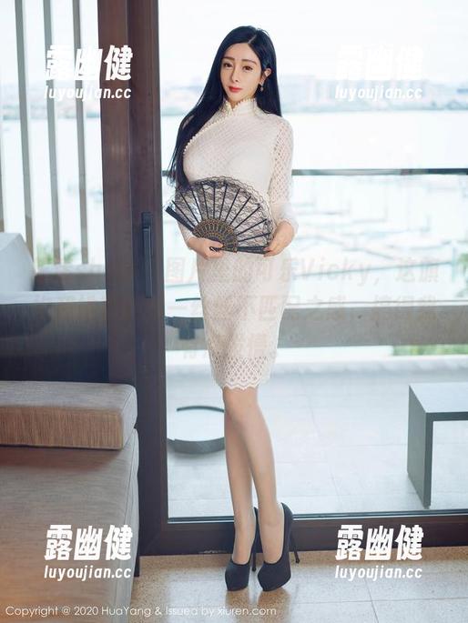 花漾show-可乐Vicky 花漾show - 图片里的可乐Vicky,这旗袍和她真的有一丝丝不匹配之感,搞得我有点发懵。
