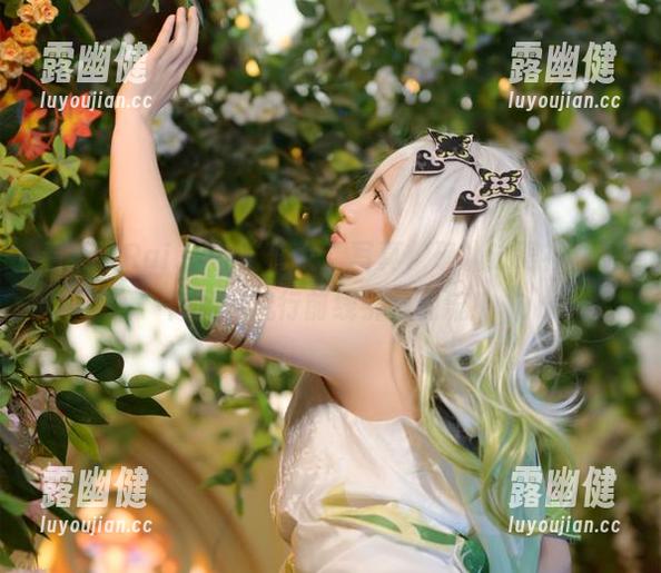 莱可Raika 看莱可Raika的“修女”写真,确认过眼神,是修女在流行前线引领潮流!
