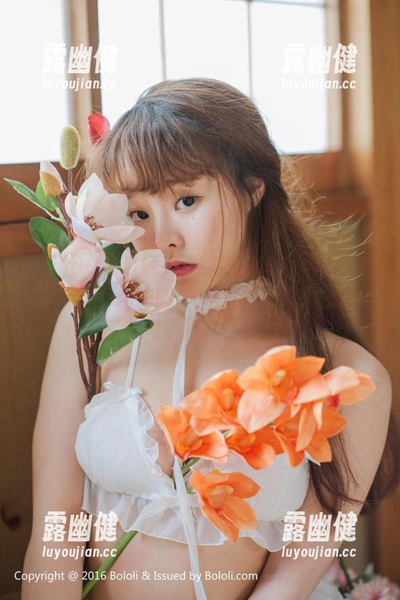 菠萝社 - 高清镜头下的柳侑绮Sevenbaby：袜子与她的CP关系究竟如何？图册里似乎有答案。