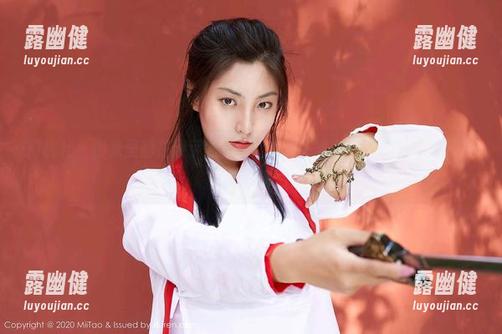 蜜桃社-Cris_卓娅祺 蜜桃社 - 图集里都在展示怎样让制服“发光”——Cris_卓娅祺的疯狂实验