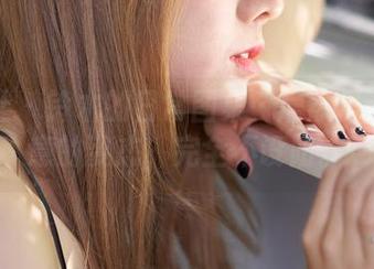 蜜桃社 – 铃木的日常图集…居然是这么随意的姿态，完全不设防。