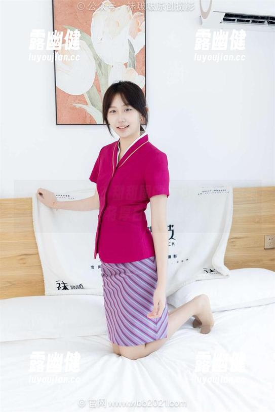 袜啵啵 - 暴露？甜甜圈的大腿袜资源图集，看她如何将厚白丝玩出新高度。