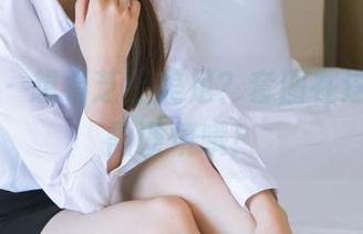 袜啵啵 – 想看芝士美足？套图在这，下载需谨慎哦！