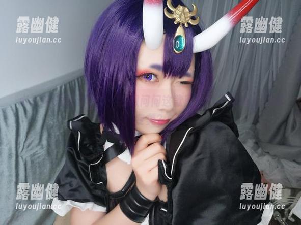贞子蜜桃旗袍写真：我想问问这款图包能不能让我瞬间变美？