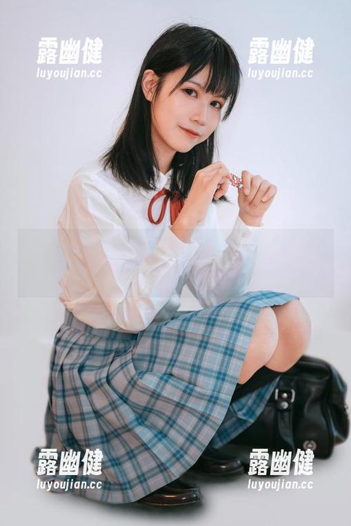 逐月Su “逐月Su”的写真图集,真正把天使的底裤给你揭开了一个角
