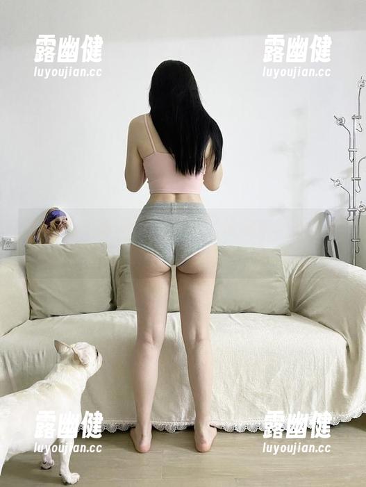 微密圈 - 游泳池，并不只是泡水，铁锤姐姐这组写真作品让我想到了啥？