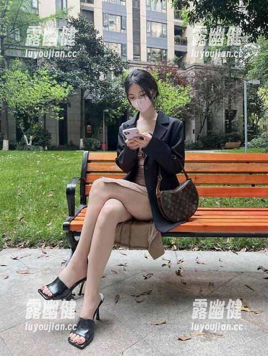 微密圈 - 热门！陈妮妮UNI的粉色内内图册，免费的，少了眼花缭乱。