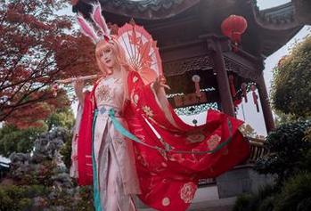 露儿大魔王和菲欧娜的组合课本里没有，只有下载原图的我们才想不到！