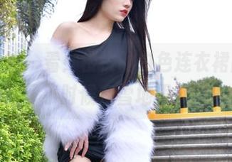 魔镜街拍 – 看！楼楼的白色连衣裙图集，让我想起了小时候在雪地里打滚的自己。