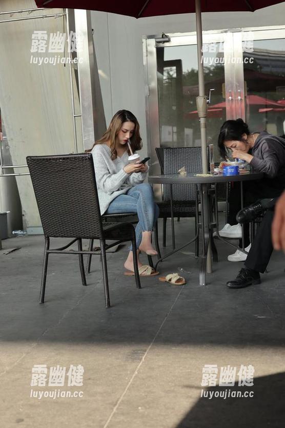 魔镜街拍 - 你有没有被艾小青水手服的高清图片晃到眼睛？超级有海的味道！