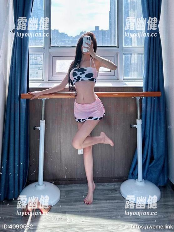 微密圈 - 当镂空之美在黎允熙手中变得稀松平常，真是无奈